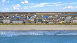 A coastal town with beachfront properties, a sandy beach, and a view of the ocean. - Twin Palms Beach House (Sleeps up to 26) (North Myrtle Beach)