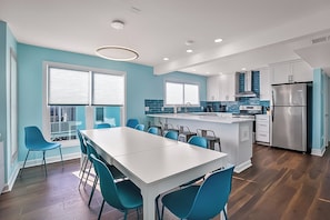 Fridge, microwave, oven, stovetop - Twin Palms Beach House (Sleeps up to 26) (North Myrtle Beach)