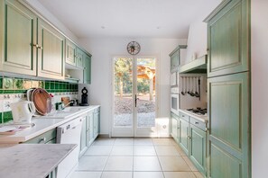 Fridge, microwave, oven, dishwasher - Esquiròu Varois - Maison avec piscine (Moissac-Bellevue)