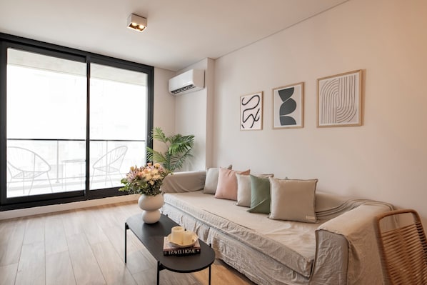 Apartamento | Área de estar | TV de tela plana 30 polegadas com canais a cabo, TV