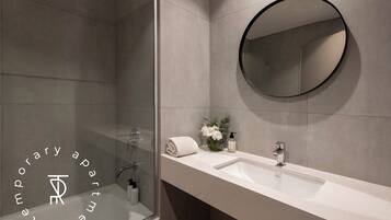Appartement | Badkamer | Een bidet, handdoeken