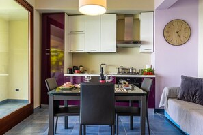 Private kitchen - Mazzarò Boutique Apartment, cozy and comfortable beachfront apartment (Taormina)