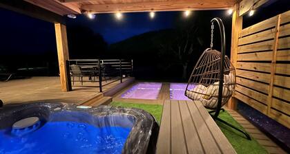 HoneyBee: Waterfront + Mountain View + FirePit