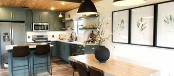 HoneyBee: Waterfront + Mountain View + FirePit