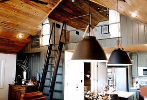 Interior - HoneyBee: Waterfront + Mountain View + FirePit (Glenwood)