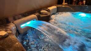 Indoor spa tub