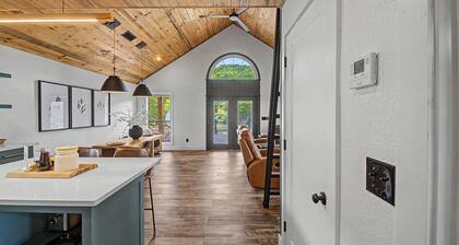 HoneyBee: Waterfront + Mountain View + FirePit