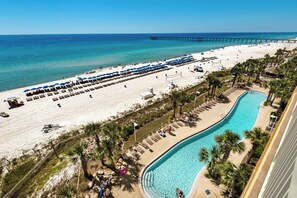 On the beach - ☀️Beach Service-Beachfront-Great Amenities-Calypso 2-2108W☀️ (Panama City Beach)