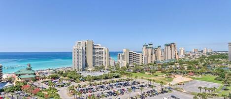 Estacionamiento en las instalaciones, se recomienda trasladarse en auto