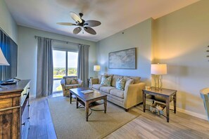 Smart TV - Luau #6928 | by Salt Water Vacations (Miramar Beach)