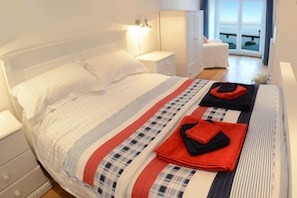 1 chambre, fer et planche à repasser, Wi-Fi gratuit, draps fournis