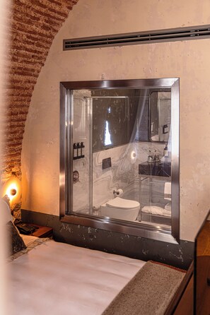 DELUXE SUITE | 1 bedroom, Egyptian cotton sheets, premium bedding, minibar - Stone Inn Galata (Istanbul)
