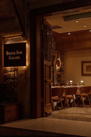 Breakfast, lunch and dinner served - Stone Inn Galata (Istanbul)