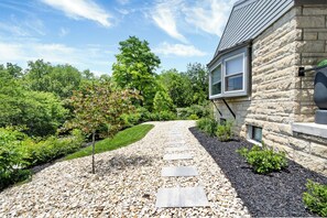 Property grounds - PRIDE ROCK Luxury Retreat (Manhattan)