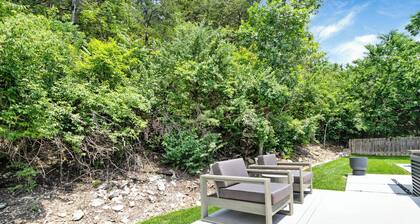 PRIDE ROCK Luxury Retreat