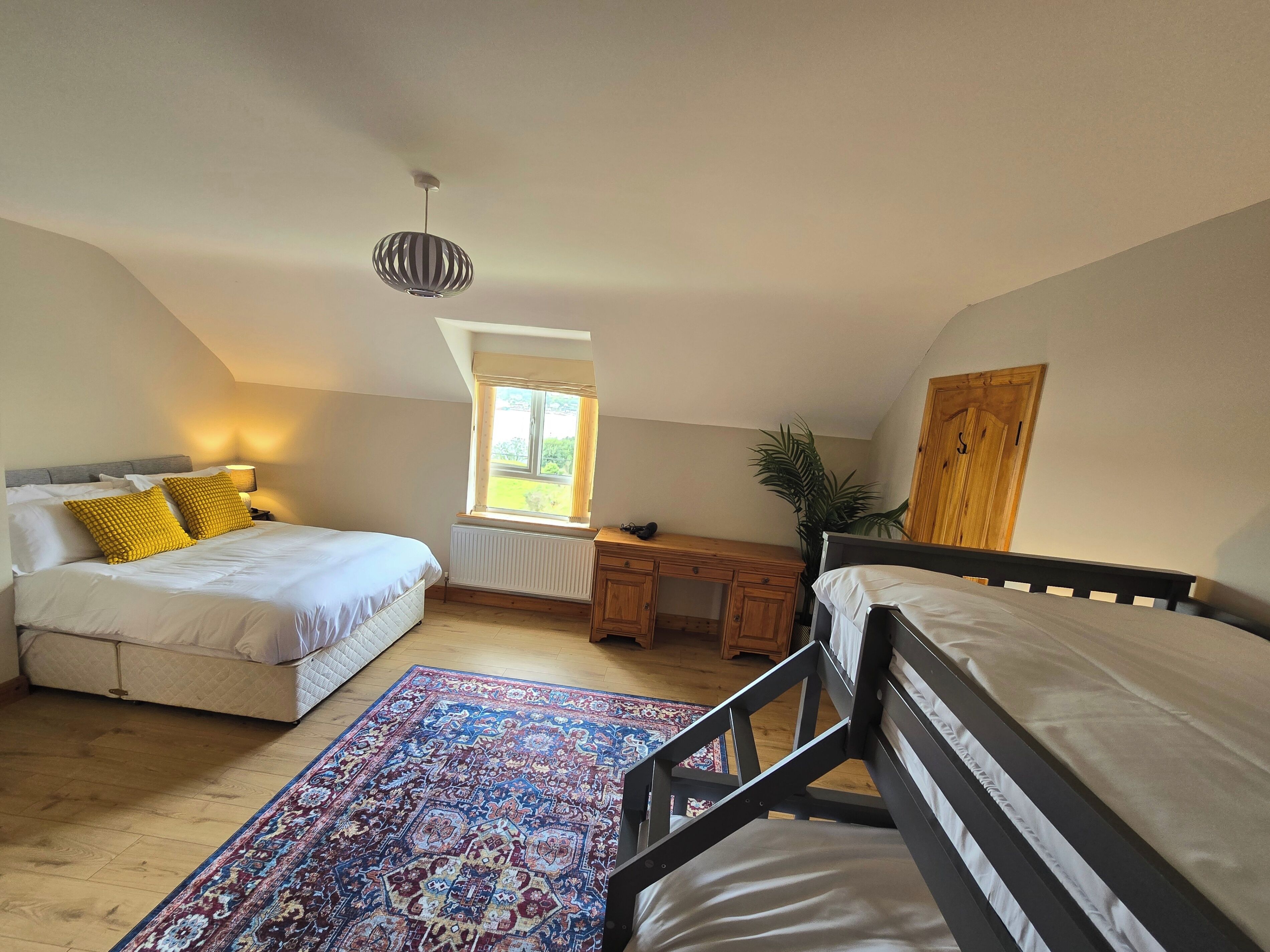 5 bedrooms, free WiFi, bed sheets