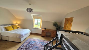 5 bedrooms, free WiFi, bed sheets