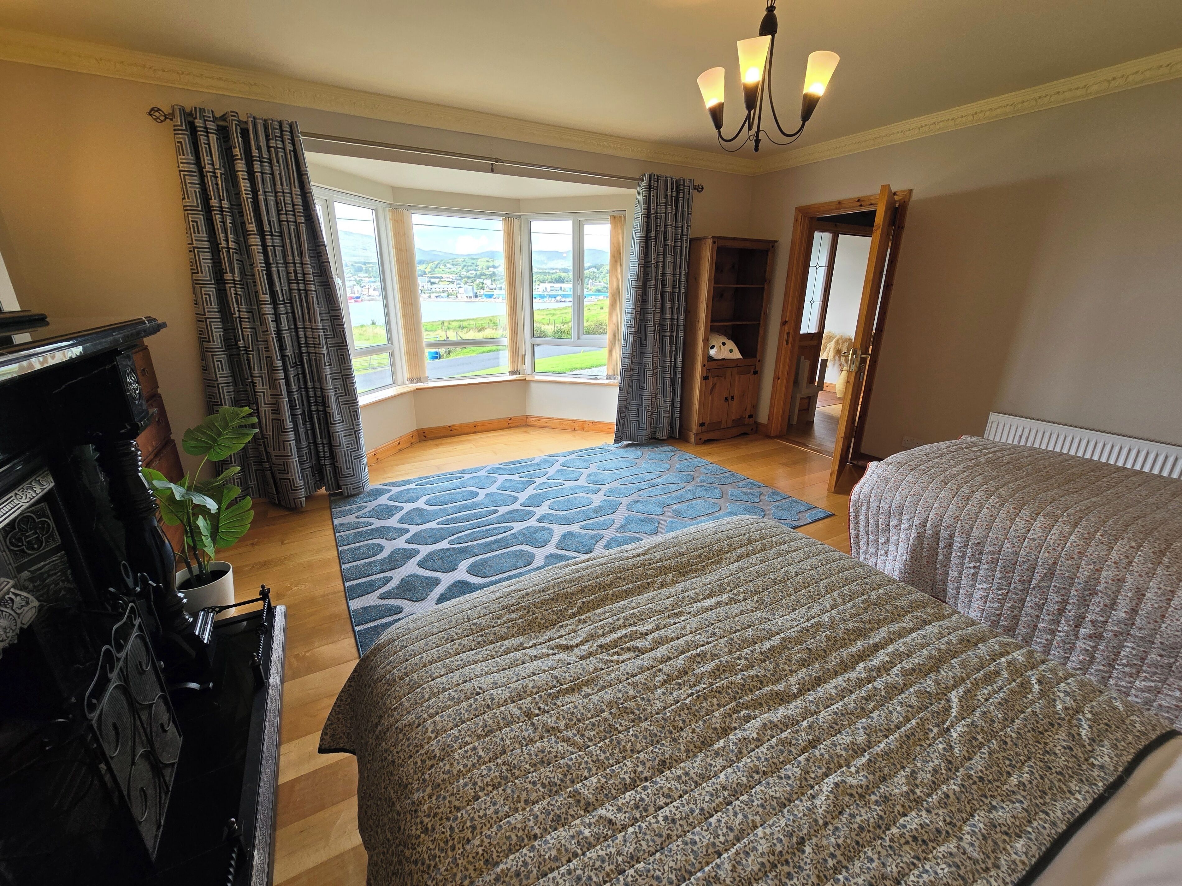 House | 5 bedrooms, free WiFi, bed sheets