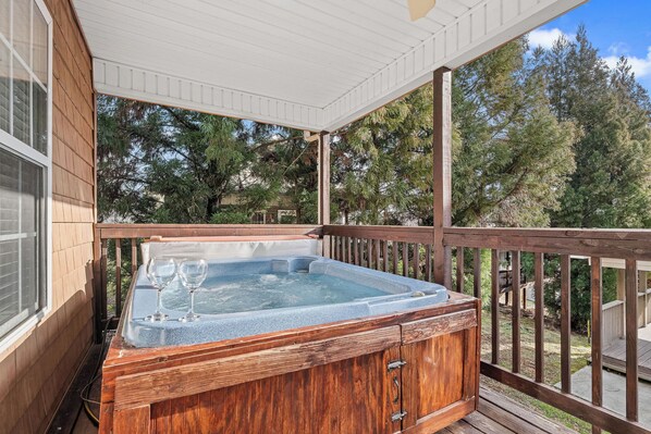 Outdoor spa tub