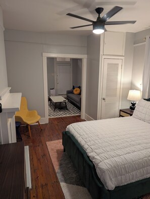1 habitación, tabla de planchar con plancha, wifi y ropa de cama