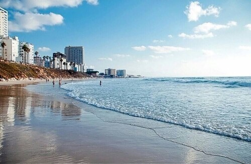 O&O Group Spacious 2BR| Parking| Steps from Beach