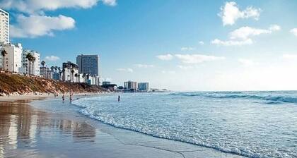 O&O Group Spacious 2BR| Parking| Steps from Beach