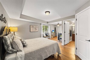 5 室のベッドルーム、WiFi (無料)、ベッドシーツ