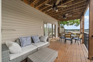 屋外ダイニングエリア