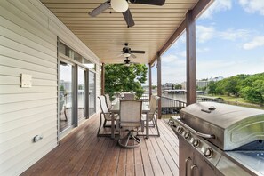 Outdoor dining - Seagull 1 - Ultimate vacation getaway in Osage Beach! (Osage Beach)