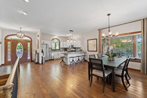 Dining - Seagull 1 - Ultimate vacation getaway in Osage Beach! (Osage Beach)