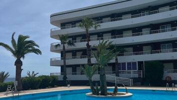 Seasonal outdoor pool, sun loungers, lifeguards on site