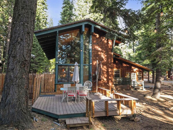 Outdoor dining - Sundance | Foosball Table, BBQ, Near West Beach (Carnelian Bay)