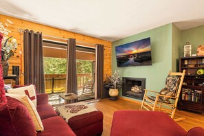 TV, fireplace - Sierra Pines Retreat – Sleeps 6! (Incline Village)