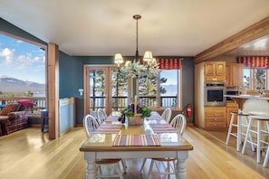 Dining - Lakeview Hideaway – 3BDR for 8 w/ Private Hot Tub! (Carnelian Bay)