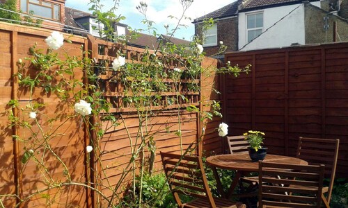 Portsmouth Three-Bedroom House near Centre with Free Parking and Fast Free WiFi