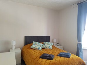 3 bedrooms, iron/ironing board, WiFi - Portsmouth Three-Bedroom House near Centre with Free Parking and Fast Free WiFi (Portsmouth)