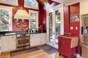 Fridge, microwave, oven, stovetop - Carnelian Bay Getaway (Carnelian Bay)