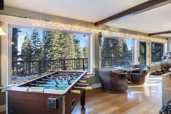 Game room - Carnelian Bay Getaway (Carnelian Bay)