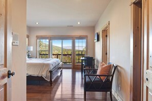 5 bedrooms, iron/ironing board, WiFi, bed sheets