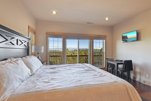 5 bedrooms, iron/ironing board, WiFi, bed sheets