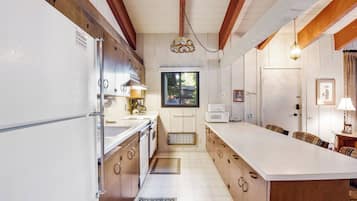 KĂŒhlschrank, Mikrowelle, Ofen, Herdplatte