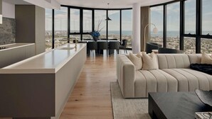 Un interior moderno con cocina, comedor y sofá con vistas.