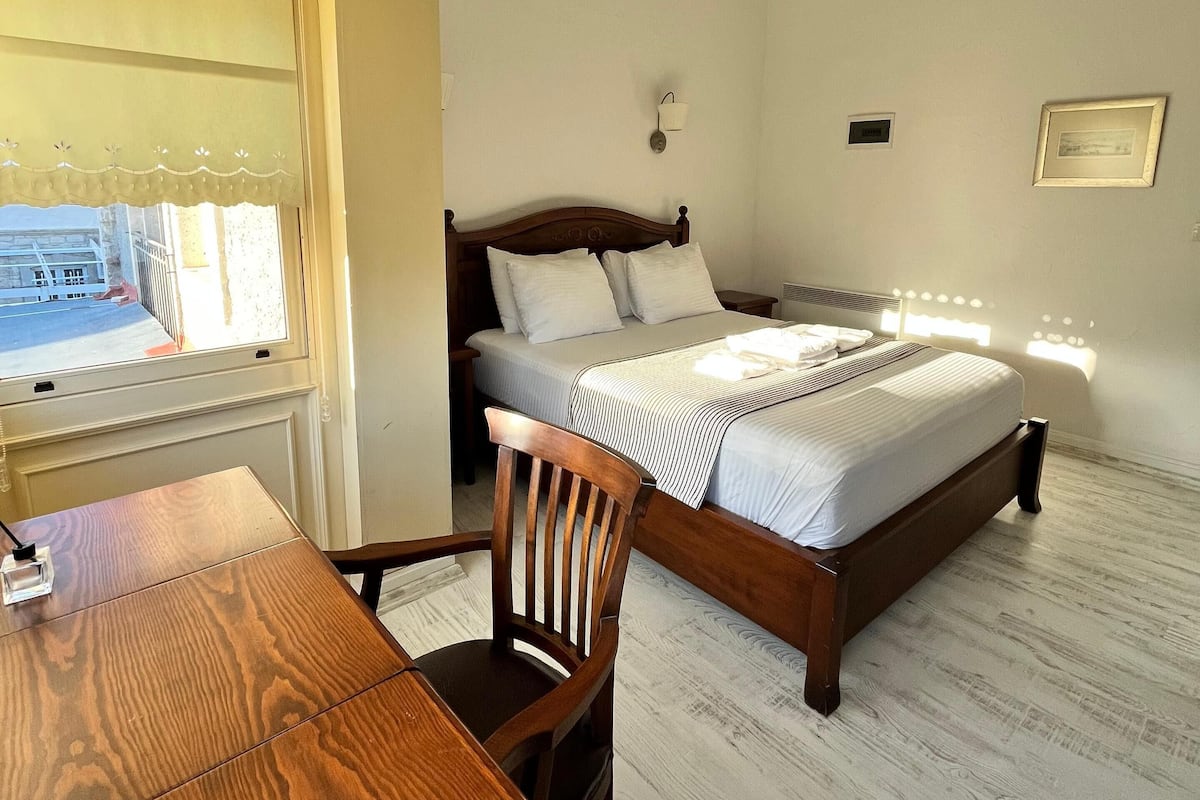 Deluxe tweepersoonskamer | Lakens van Egyptisch katoen, luxe beddengoed, een kluis op de kamer