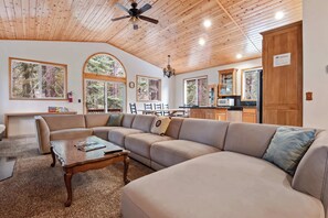 TV, peis og stereoanlegg