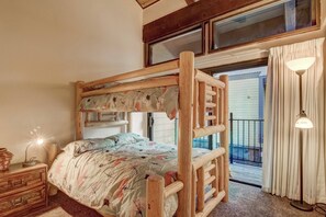 2 soverom, strykejern/-brett, wi-fi og sengetøy