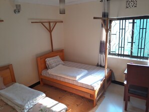 Bureau, espace de travail pour ordinateur portable