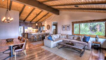 TV, lareira, DVD player, aparelho de som