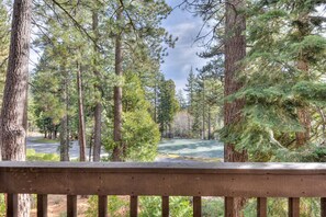 Property grounds - Lake Forest Villa | Patio w/ BBQ (Tahoe City)
