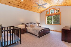 4 bedrooms, iron/ironing board, WiFi, bed sheets - Cedar Chateau w/ Game Room & HOA Access! (Truckee)