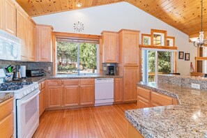 Fridge, microwave, oven, stovetop - Cedar Chateau w/ Game Room & HOA Access! (Truckee)